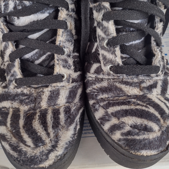 Adidas Zebra Women 10 / Men 8 - Picture 3 of 4